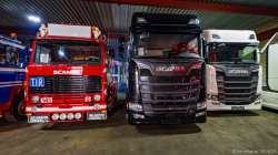 20251019-Tom-Holding-00436